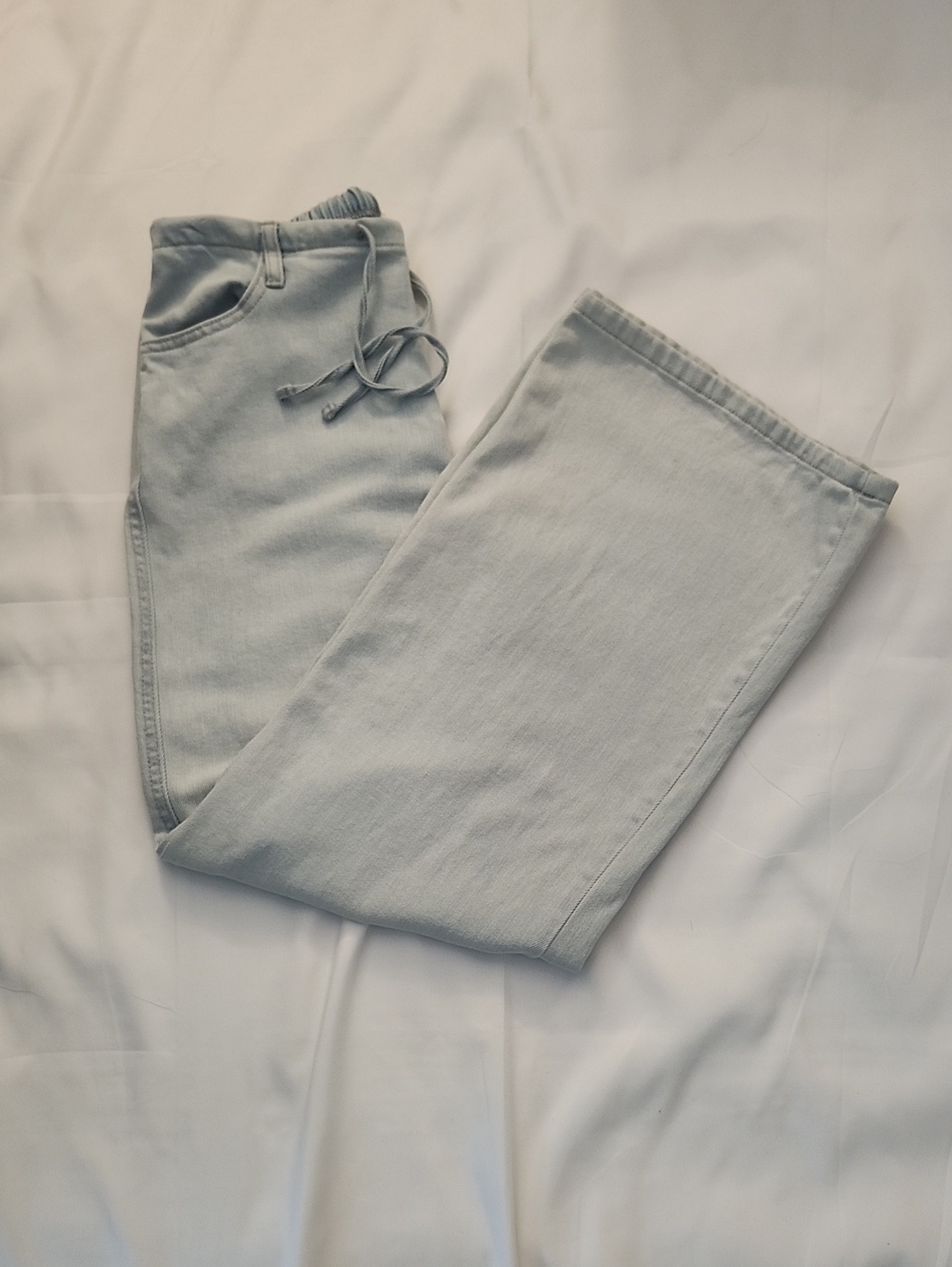 Women's Vanilla Star Jeans. Light Wash Denim W/Elastic Waistband. Relaxed Fit.